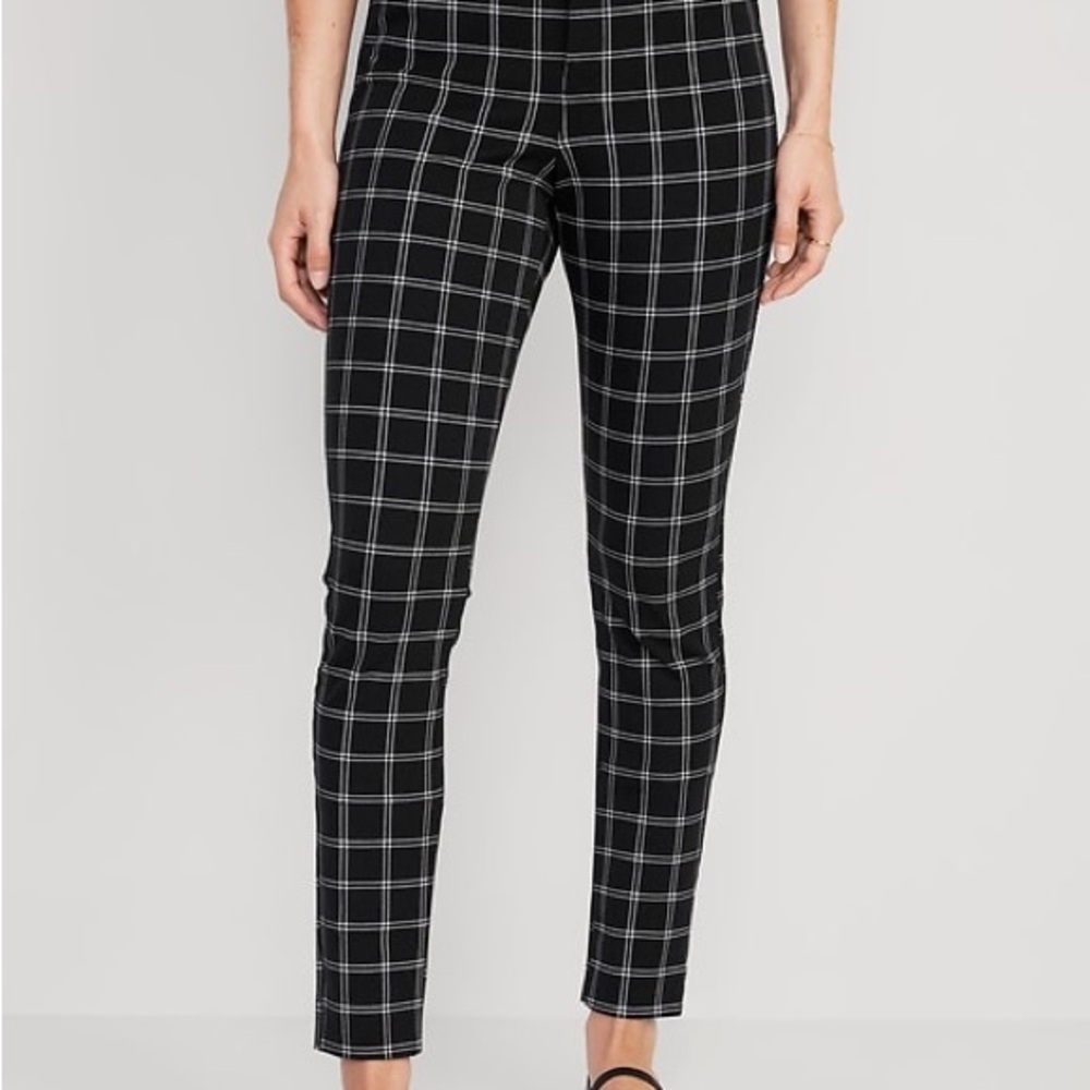 Old Navy Black and White checkered Pixie skinny pants size 18